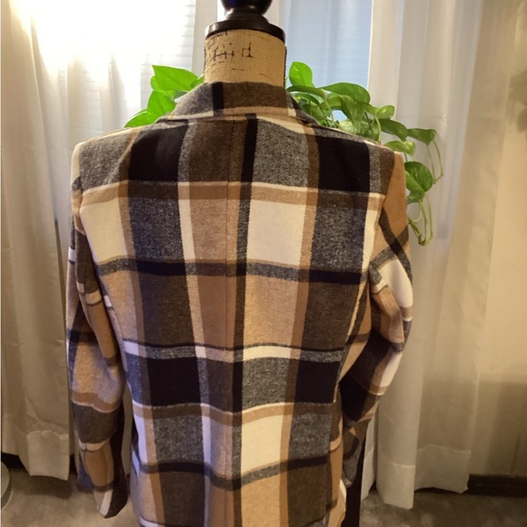 Blazer - Picture 3 of 4